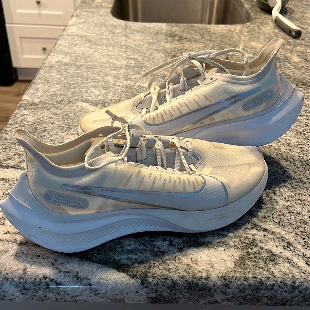 Nike zoom gravity shoes